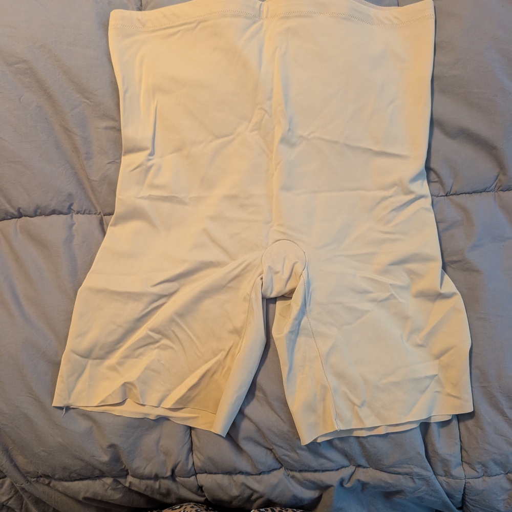 Cream Compression Shorts